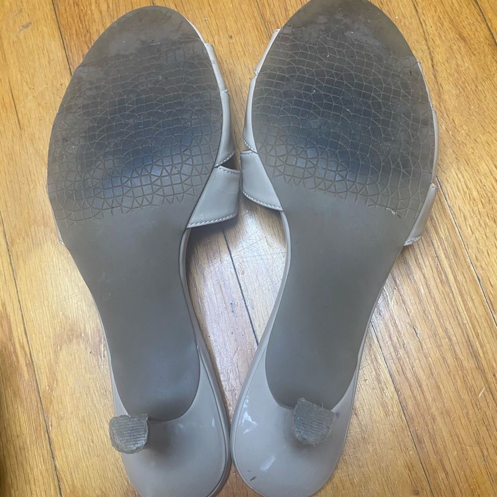 Coach and Four Lilah heels in nude size 8 - Picture 8 of 8
